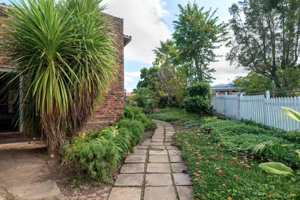 5 Bedroom Property for Sale in Denneoord Western Cape